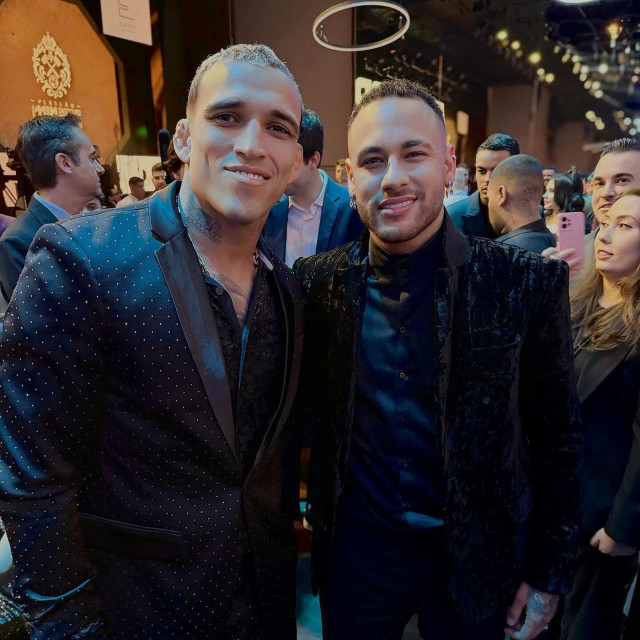 Charles Oliveira i Neymar