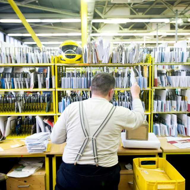 Tržište slanja paketa u Hrvatskoj je vrijedno nekoliko stotina milijuna eura, a paketomatima se šalje sedam posto pošiljki