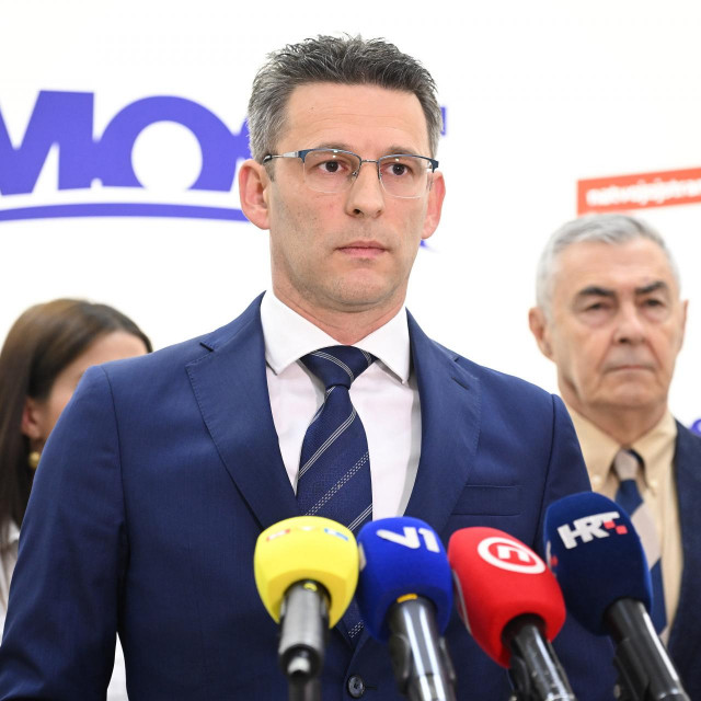 Božo Petrov