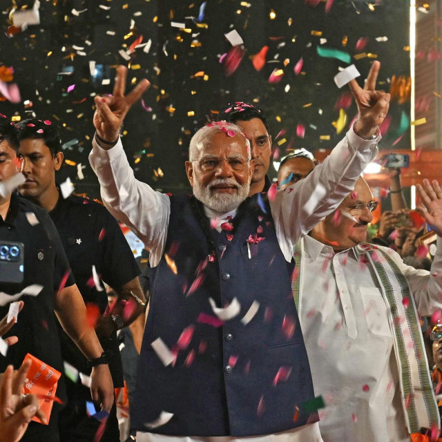 73-godišnji lider godinama je gradio kult ličnosti, a nedavno je izjavio da ga je ”poslao Bog” i da energija koju ima ”ne može dolaziti iz biološkog tijela”