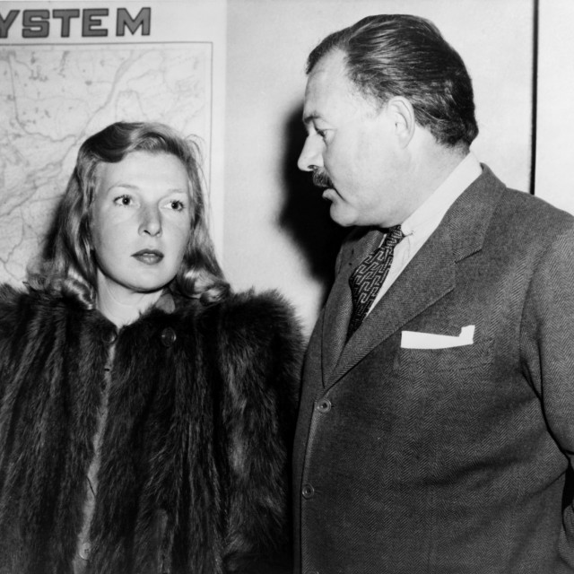 Fatalni susret s devet godina starijim Ernestom Hemingwayom zbio se 1936. godine u jednom baru u Key Westu