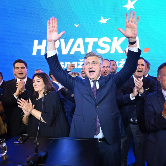 Andrej Plenković slavi nakon objave rezultata