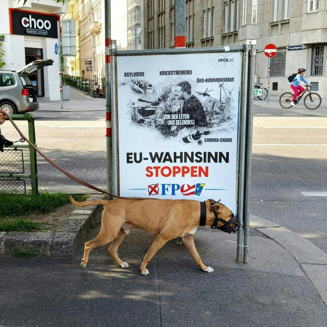 Crtež Ursule von der Leyen kako se ljubi s ukrajinskim predsjednikom Volodimirom Zelenskim