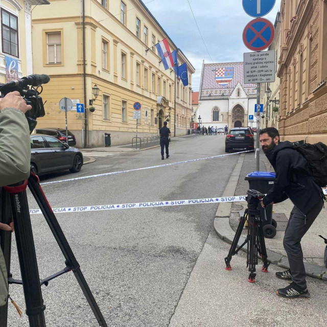 Novinari ispred Markovog trga