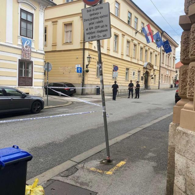 Novinari ispred Markovog trga