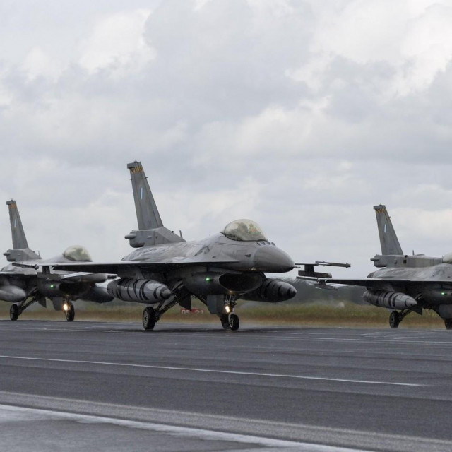 F-16 borbeni zrakoplovi u vojnoj bazi na jugoistoku Rumunjske