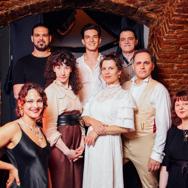 Teatar Aplauz, predstava Plinsko svjetlo: Marko Juraga, Lovro Juraga, Slavko Juraga, Laura Čerina, Ana Vučak Veljača, Ronald Žlabur