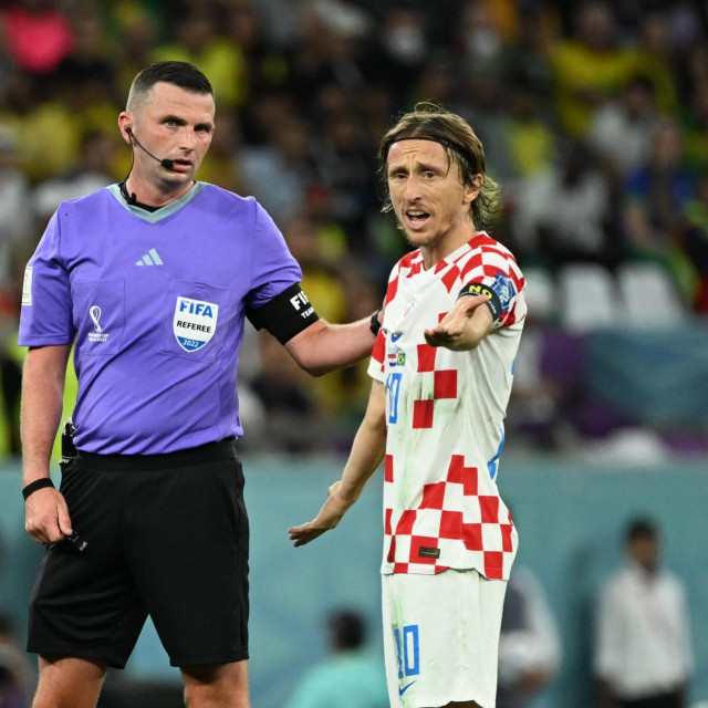 Michael Oliver i Luka Modrić