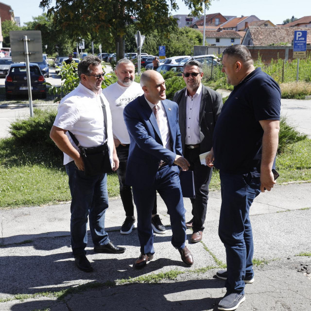Potpredsjednik Vlade i ministar poljoprivrede, šumarstva i ribarstva Josip Dabro na sastanku sa svinjogojskim sektorom