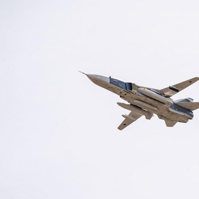 Borbeni avion Su-24 u letu