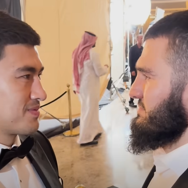 Dmitry Bivol (lijevo) i Artur Beterbiev (desno)