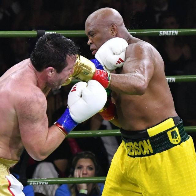 Chael Sonnen (lijevo) vs. Anderson Silva (desno)