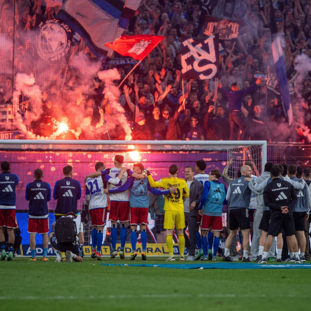Igrači i navijači HSV-a, kluba u kojem igra Mario Vušković
