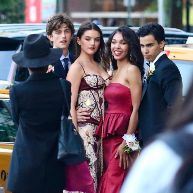 Suri Cruise na maturalnoj večeri