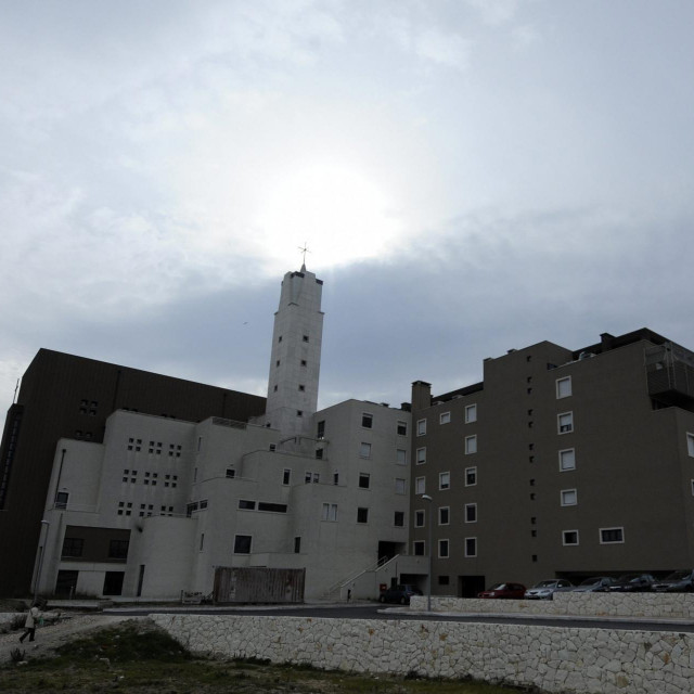 Franjevačka provincija Presvetog Otkupitelja pokušava sudskim putem iz samostanskog zdanja izbaciti privatnog poduzetnika