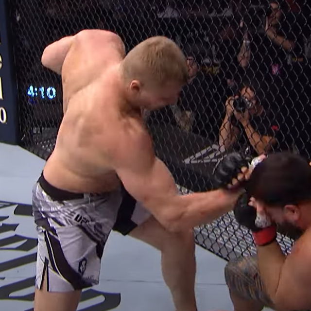 Sergei Pavlovich (lijevo) vs. Tai Tuivasa (desno)