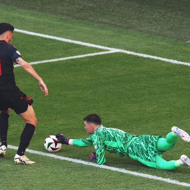 Mirlind Daku i Dominik Livaković
