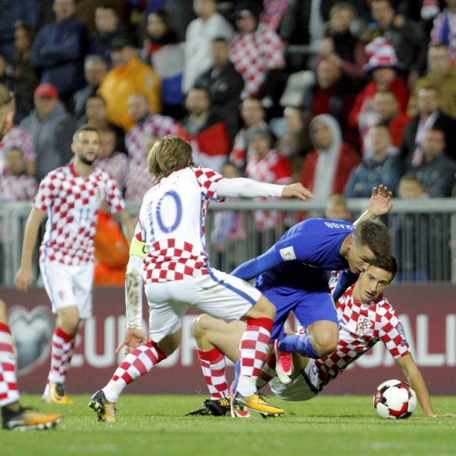 Matej Mitrović (desno)