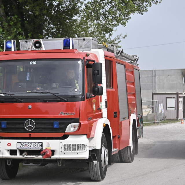 Vatrogasci na intervenciji, ilustracija