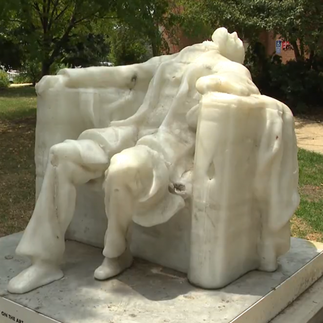 Rastopljena voštana replika kipa Abrahama Lincolna