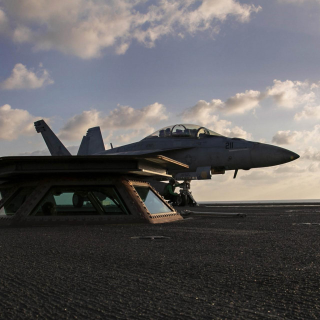 Ilustrativna fotografija, američki borbeni zrakoplov na nosaču aviona Gerald Ford, negdje na Mediteranu