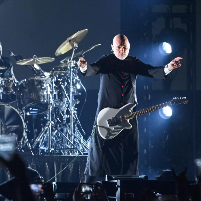 Sinoć su na INMusicu nastupili norveški elektronički duo Röyksopp, londonski indie rock sastav Bombay Bicycle Club, post-punk bend iz Brightona Squid te elektronski afro-funk sastav Ibibio Sound Machine, dok su posljednji headlineri, glavne zvijezde večeri, bili američki alternativni rock bend iz Chicaga The Smashing Pumpkins kraju priveli ovogodišnje izdanje INmusica. Među okupljenima se moglo čuti kako komentiraju: ”Jedno od najboljih izdanja ikad”. 