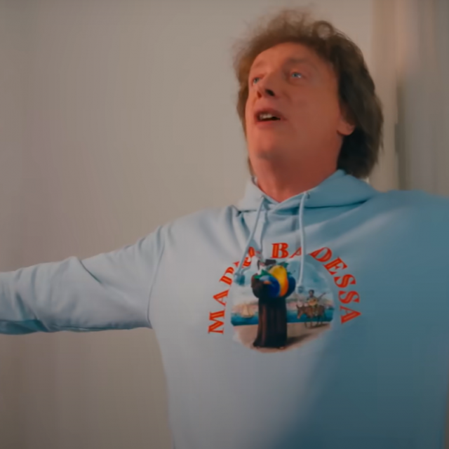 Tonči Huljić kao mamin sin u spotu