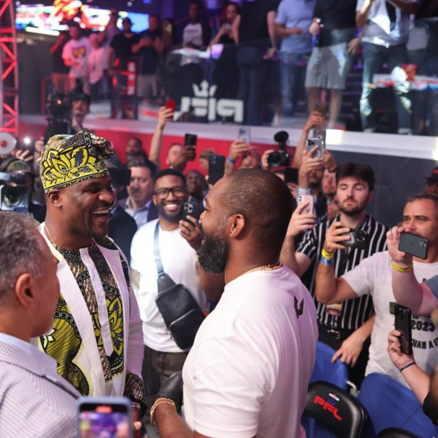Francis Ngannou i Jon Jones