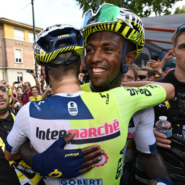 Biniam Girmay slavi etapnu pobjedu