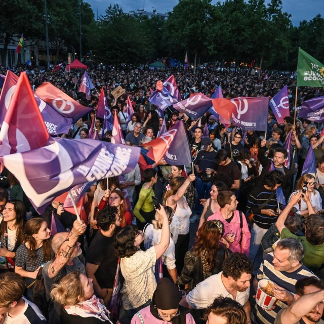 Skup pristaša Nove narodne fronte u Parizu