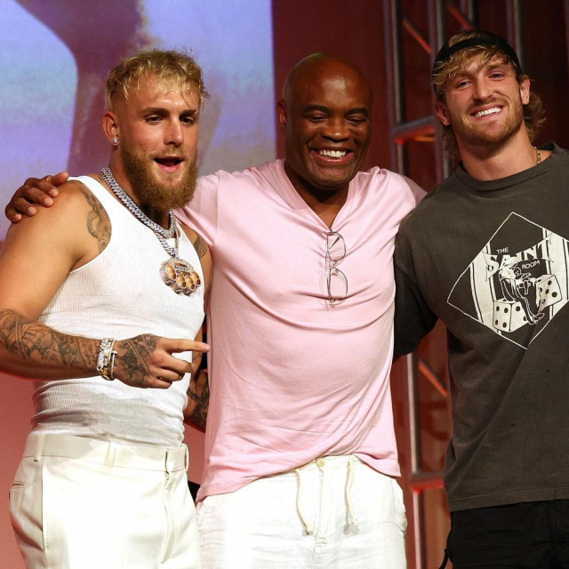 Jake Paul (lijevo), Anderson Silva (sredina) i Logan Paul (desno)