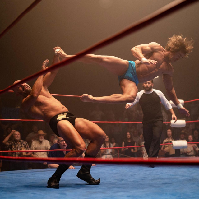 Chavo Guerrero mlađi kao The Sheik i Zac Efron kao Kenny Von Erich u filmu ”Čelična kandža”