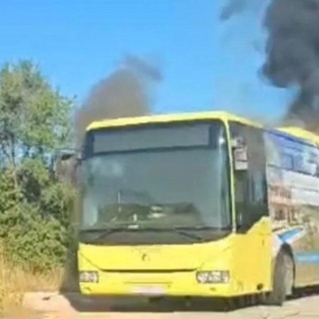 Autobus u plamenu