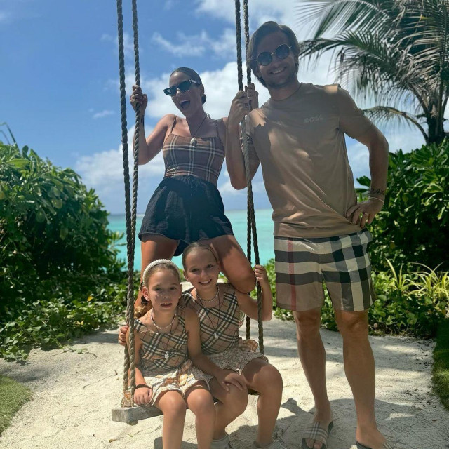 Modno usklađena obitelj na Maldivima