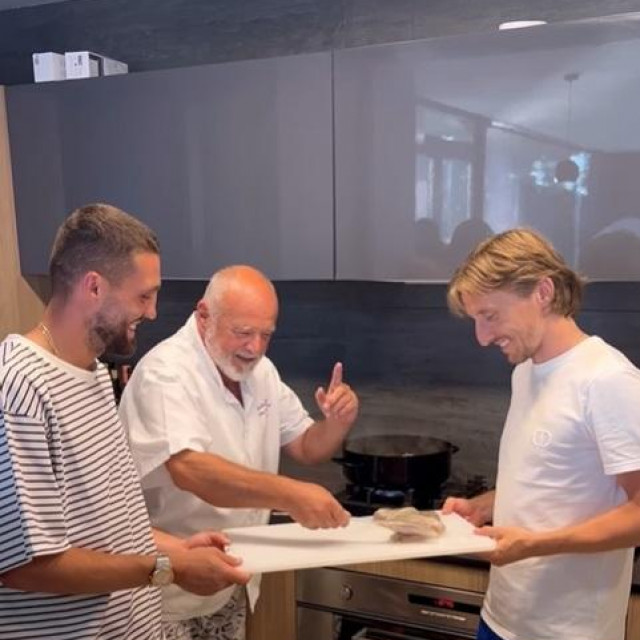Mateo Kovačić i Luka Modrić sa chefom Antom Bjelančićem