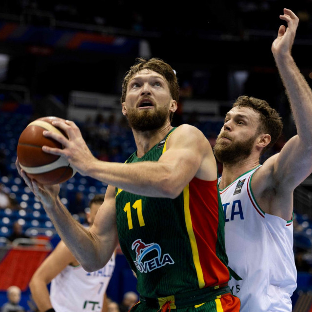 Domantas Sabonis (Litva) i Nicolo Melli (Italija)