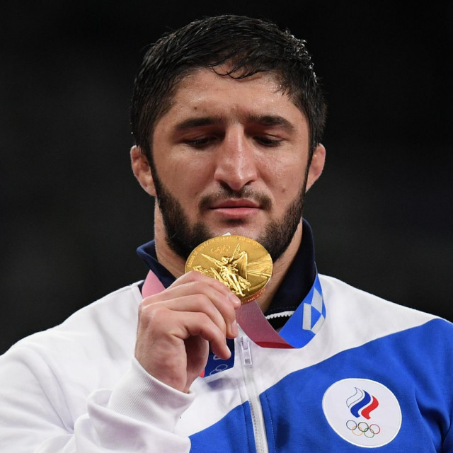 Abdulrashid Sadulaev sa zlatnom olimpijskom medaljom