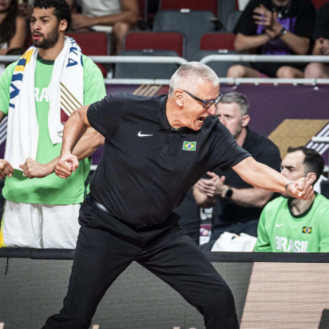 Aco Petrović slavi pobjedu protiv Filipina