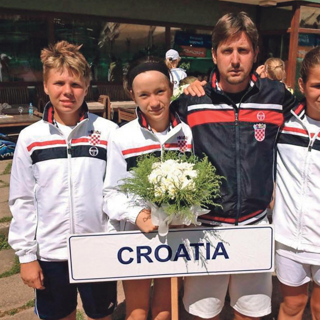 Lulu Sun(Lucija Radovčić) i Davor Jaić u hrvatskoj reprezentaciji s Olijnikovom i Zelić