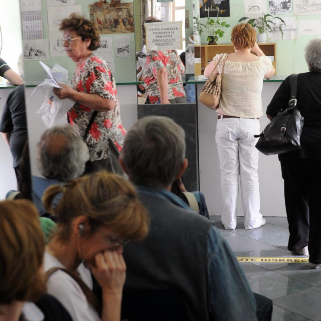 Gužva na šalterima HZZO-a u Jukićevoj ulici