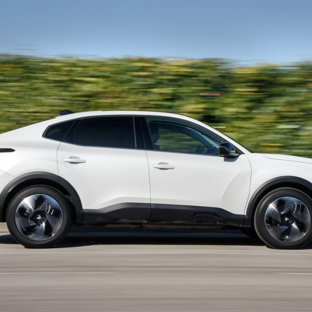 Test Citroen C4 X
 