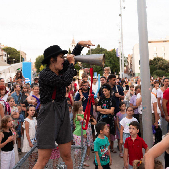 Sibenik, 260624.
Atmosfera na gradskim ulicama i trgovima za vrijeme Medjunarodnog djecjeg festivala.