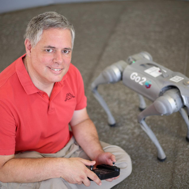  
Kresimir Čanić, popularizator znanosti i robot Ben-Ben