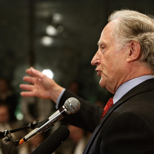 Mario Capecchi drži govor tijekom konferencije u 2007. godini  