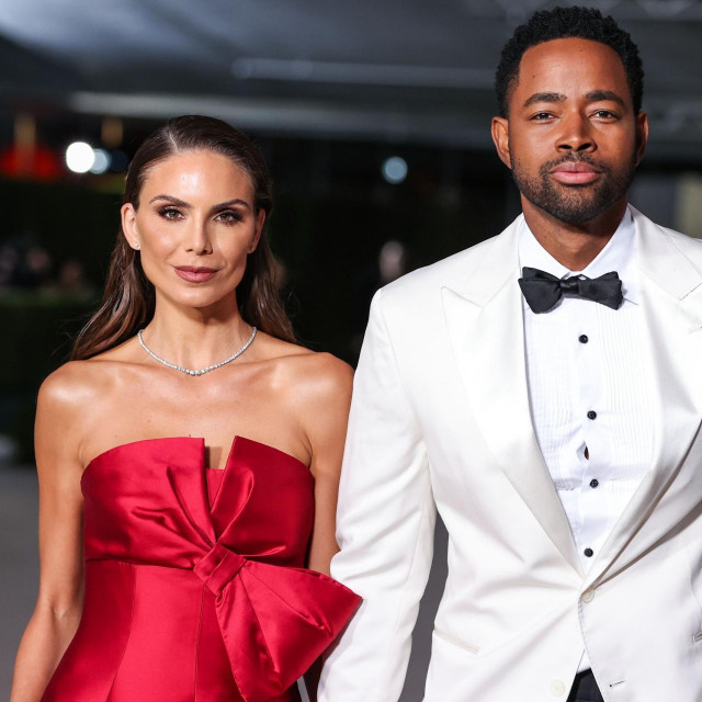 Jay Ellis sa suprugom Ninom Seničar na gala večeri u Los Angelesu.