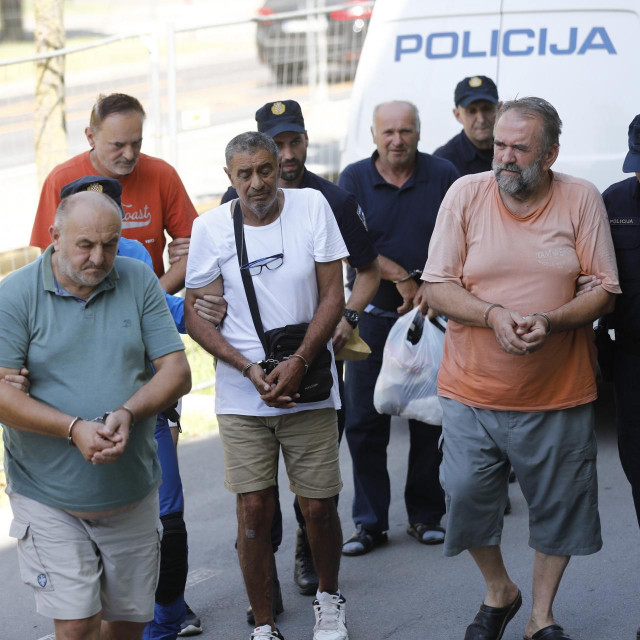 Privođenje na Županijski sud osumnjičenih za ratni zlocčn 1991. godine u mjestu Orolik kraj Vukovara