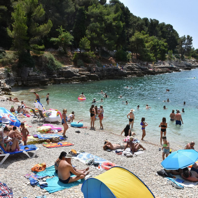 Prepune plaže na vrućinama