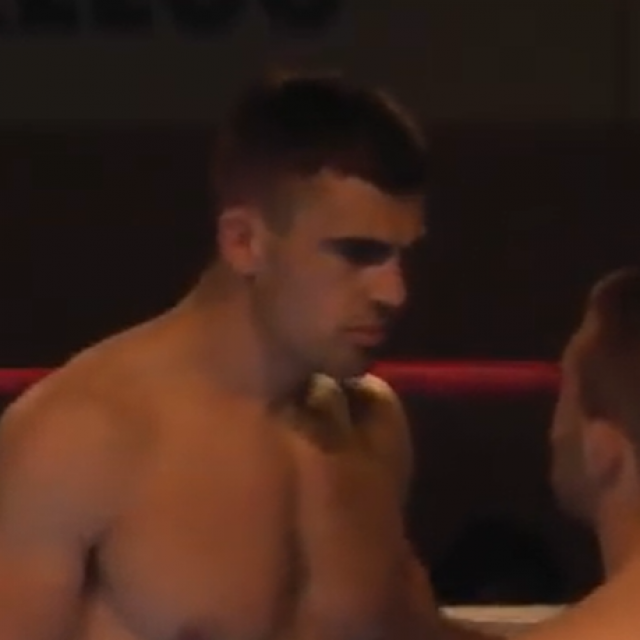 Ivan Erslan (lijevo) vs. Mateo Pišček (desno)