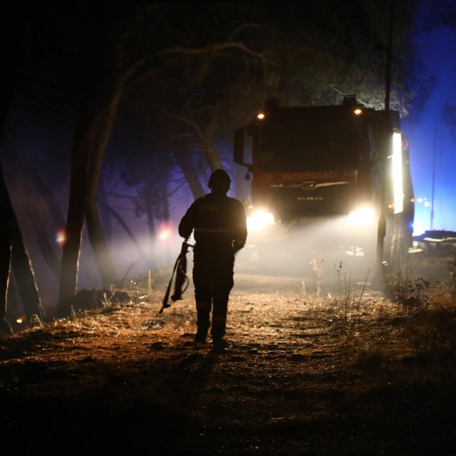 Požar u Seget Donjem