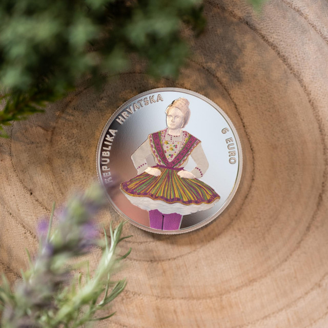 Srebrnjak: Otok Susak obojani